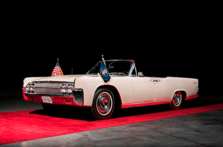 The ultimate work-from-home experience, complete with Oval Office